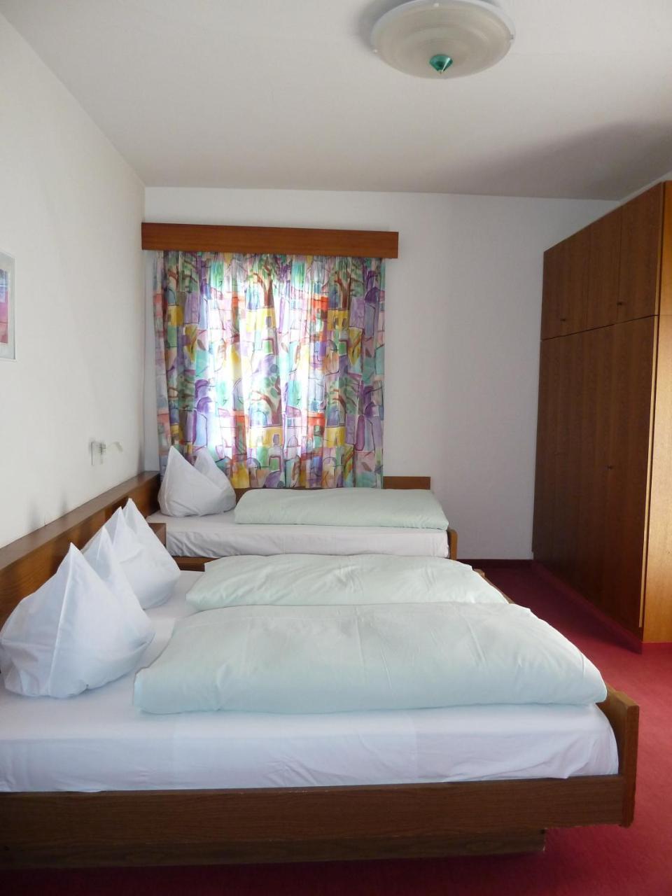 Hotel-Restaurant-Pizzeria Goldrainerhof Экстерьер фото